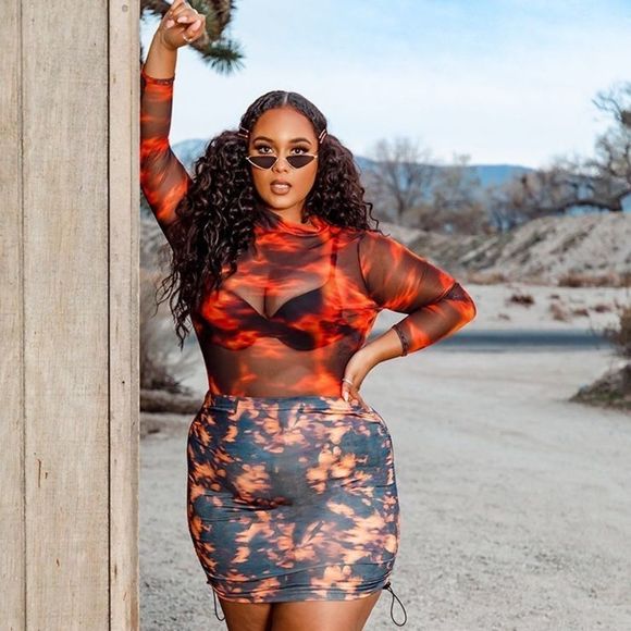 PLT Navy Tie Dye Ruched Side Toggle Mini Skirt - Picture 1 of 9